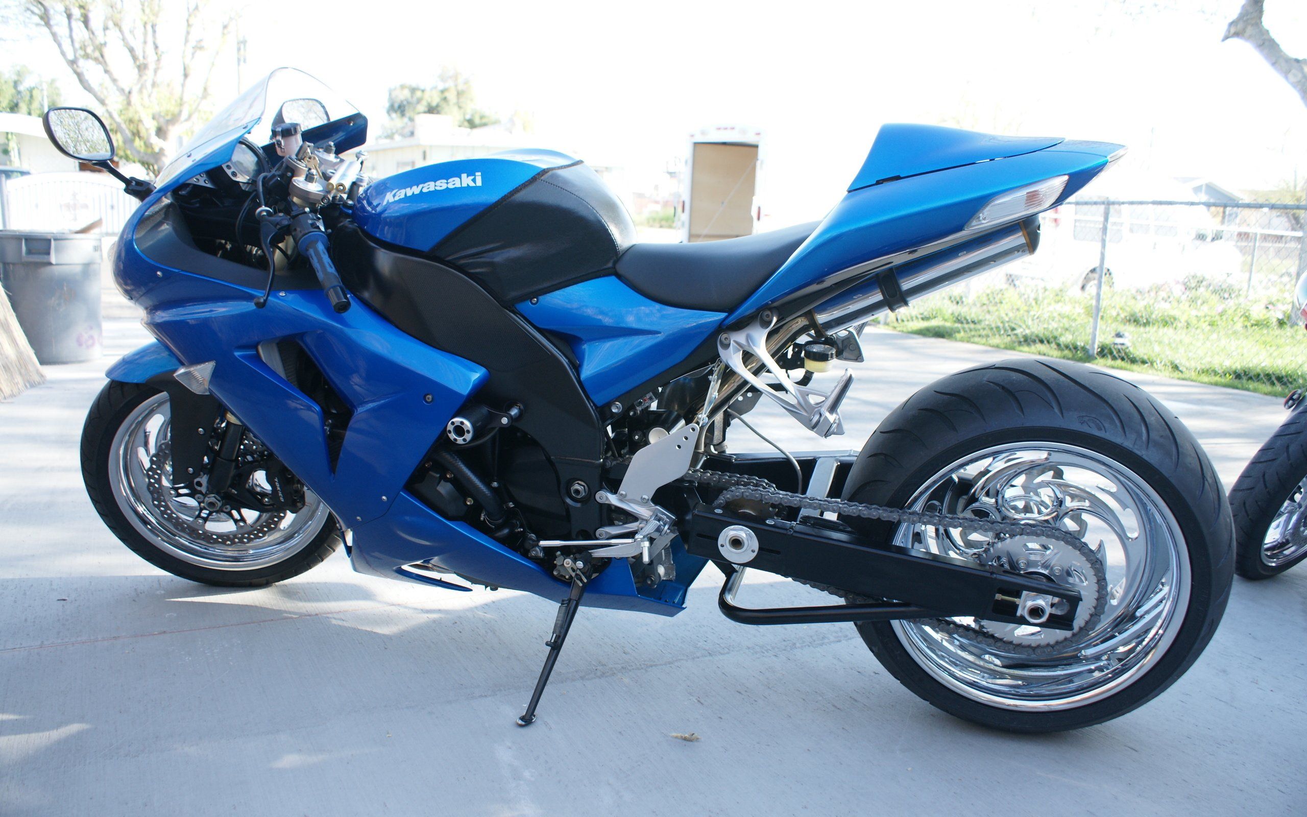 Включи байки синие. Kawasaki zx10 голубой. Motorcycles Kawasaki zx10. Мотоциклы Кавасаки 2011 синий. Кавасаки zx10 2021 синий.