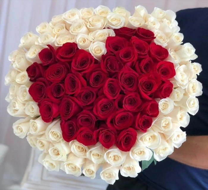 Букет роз в форме сердца