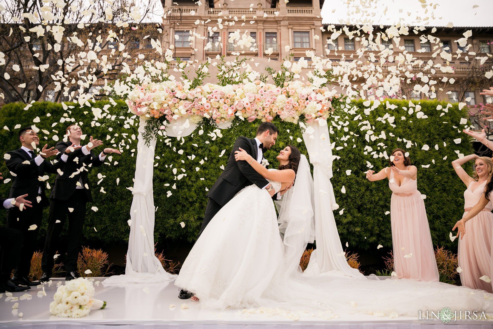 Красивые церемонии. Рейчел Хок "свадебное платье". Красивая свадьба. Шикарная свадьба. Роскошная свадьба.