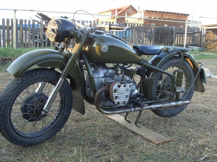 Старый мотоцикл Ирбит