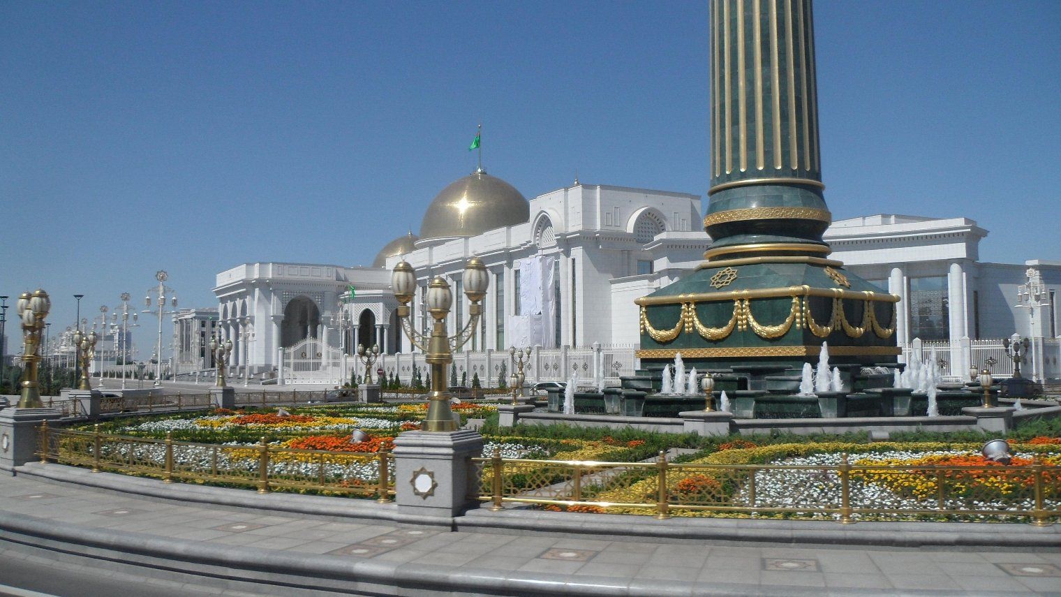ашхабад президентский дворец