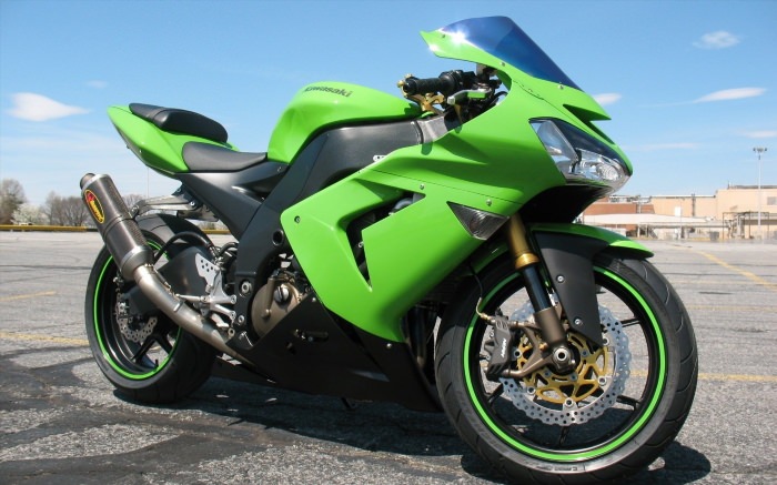 Мотоцикл Сузуки зеленый
