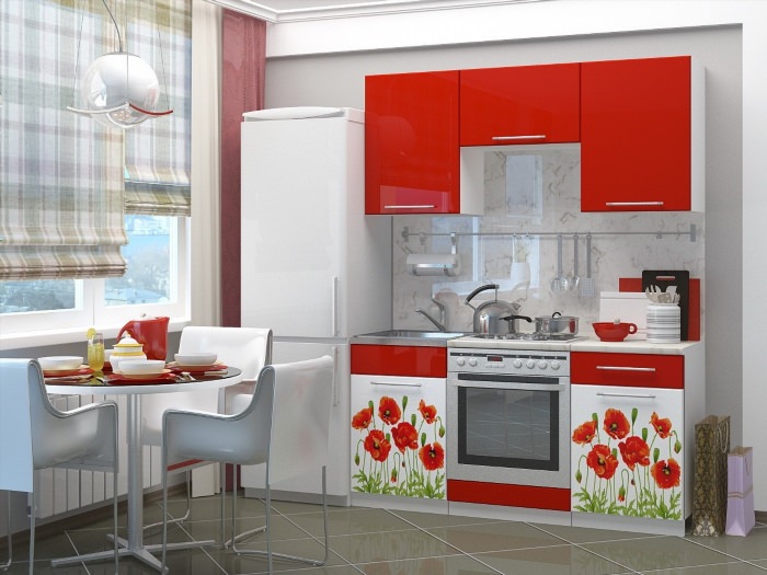 Красный кухонный гарнитур для маленькой кухни