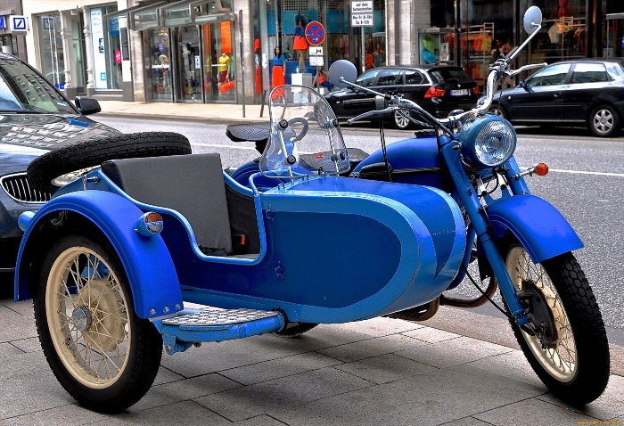 Мотоцикл Урал с коляской синий