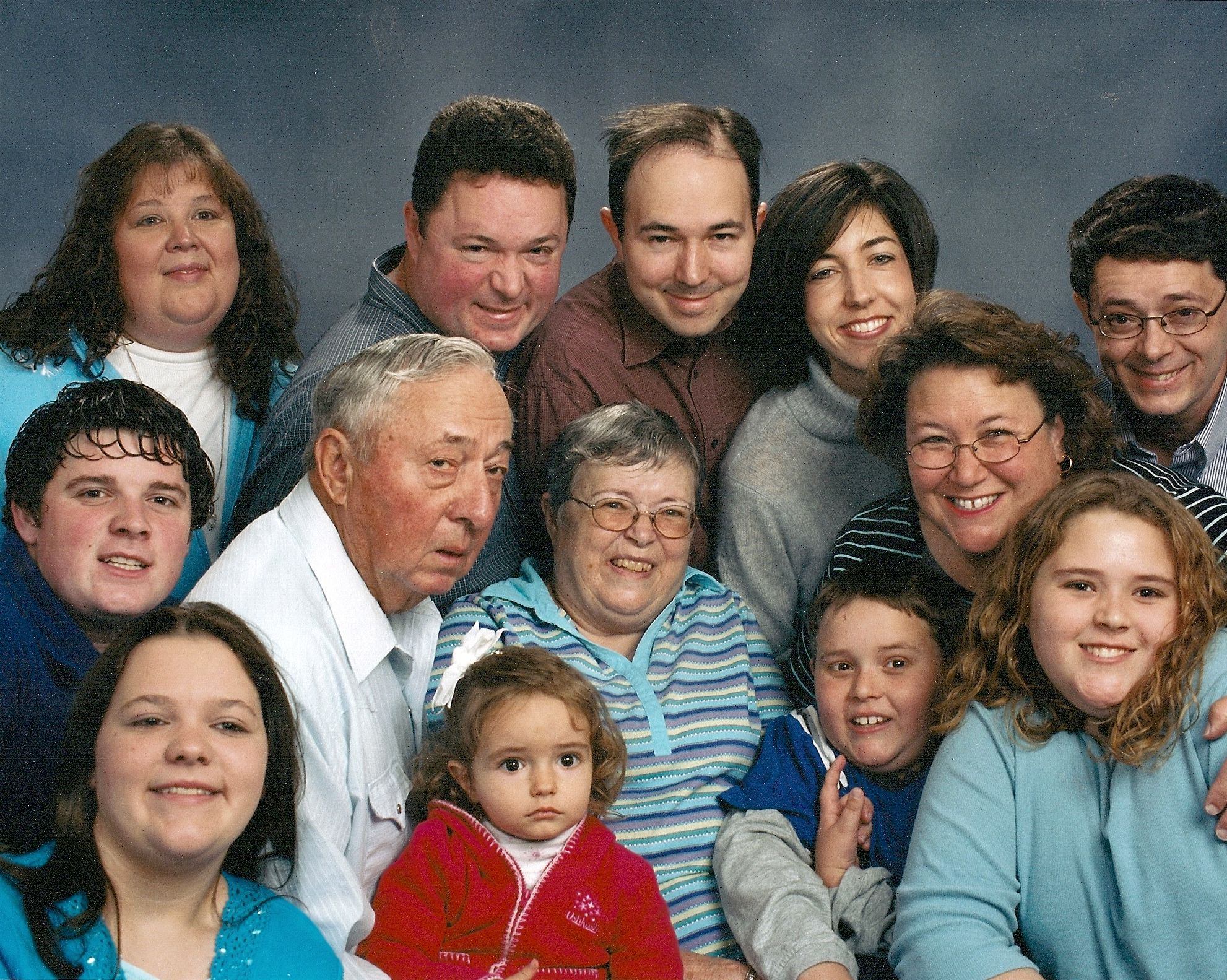 Замечательные родственники. Большая семья. Прикольные семейные фотографии. Смешные семейные фотосессии. Фотосессия большой семьи.