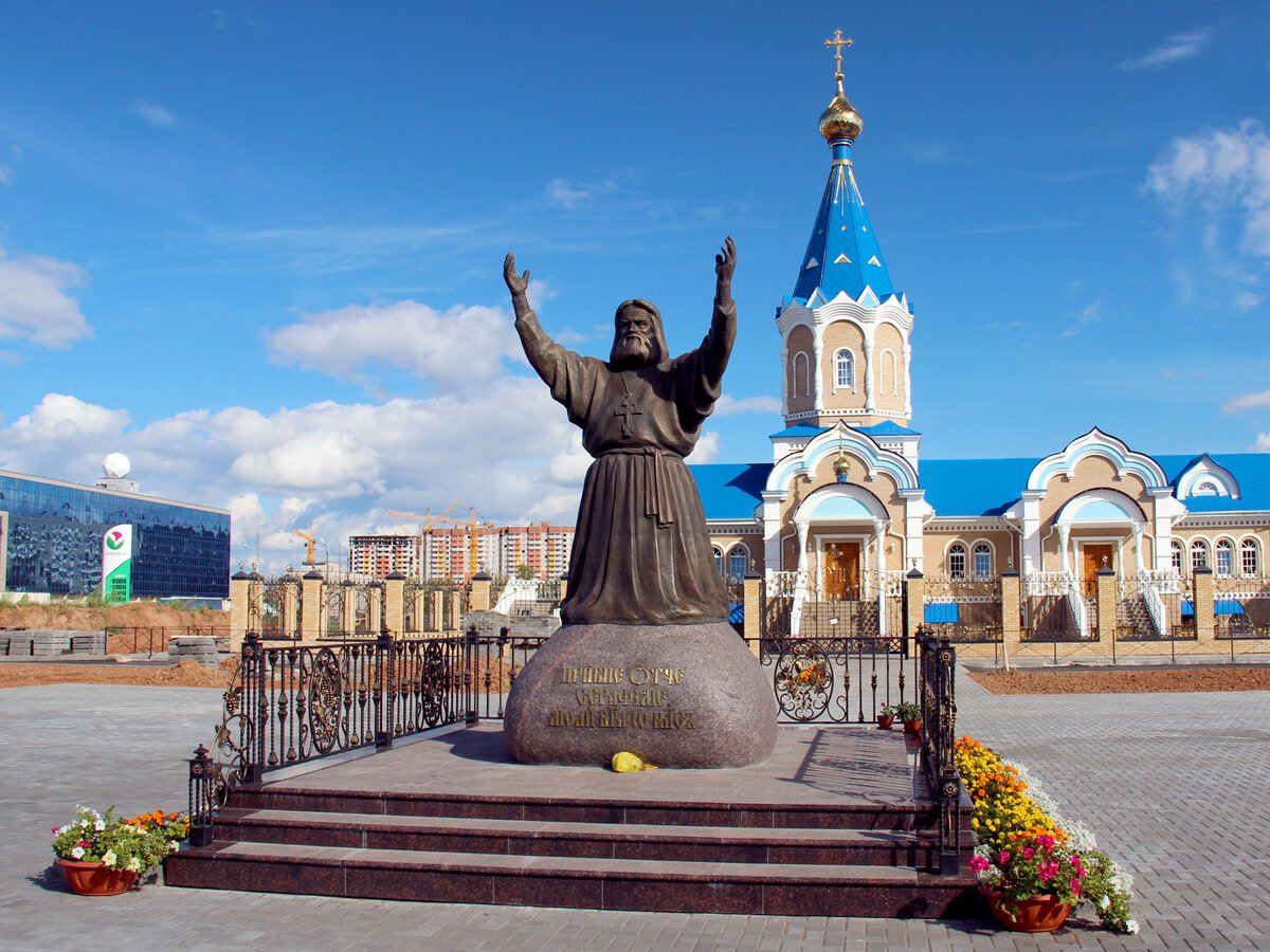 Ижевск сходить. Памятник Серафиму Саровскому в Ижевске.