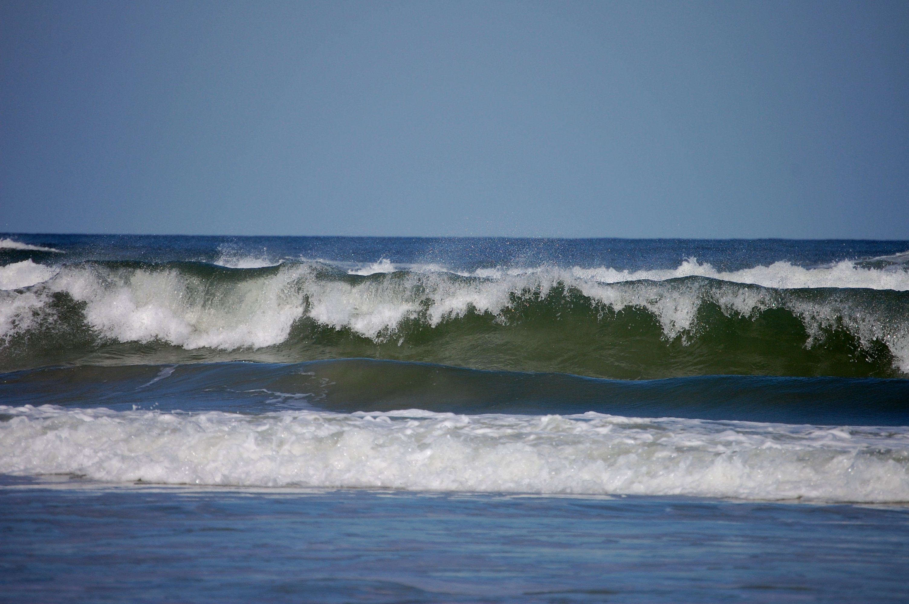 Волна какое море. Прибрежные волны. Прибрежные волны на море. Карибское море волны. Прибрежная морская волна.