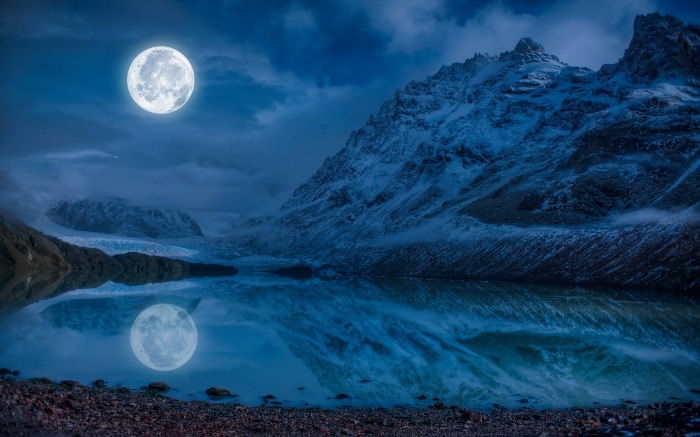Лунная ночь в горах