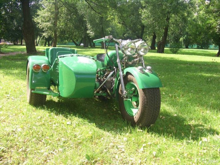 Мотоцикл Урал зеленый с коляской