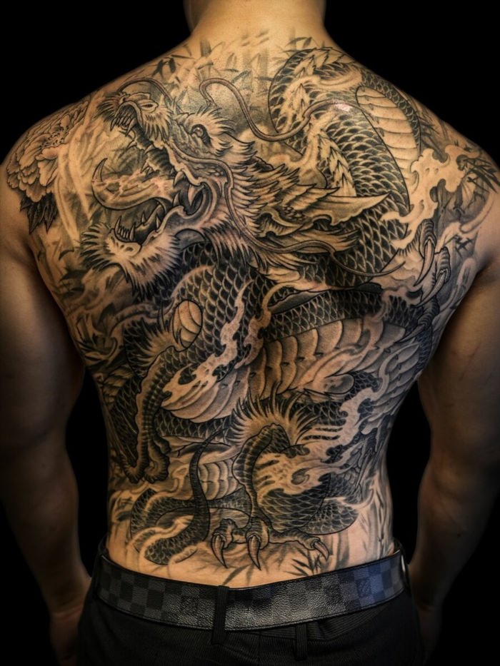 Татуировки на всю спину