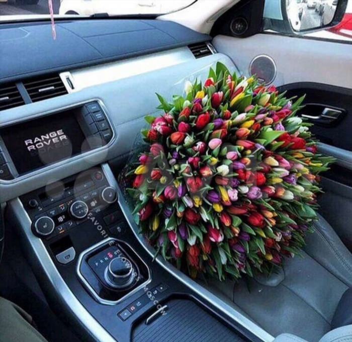 Тюльпаны в авто
