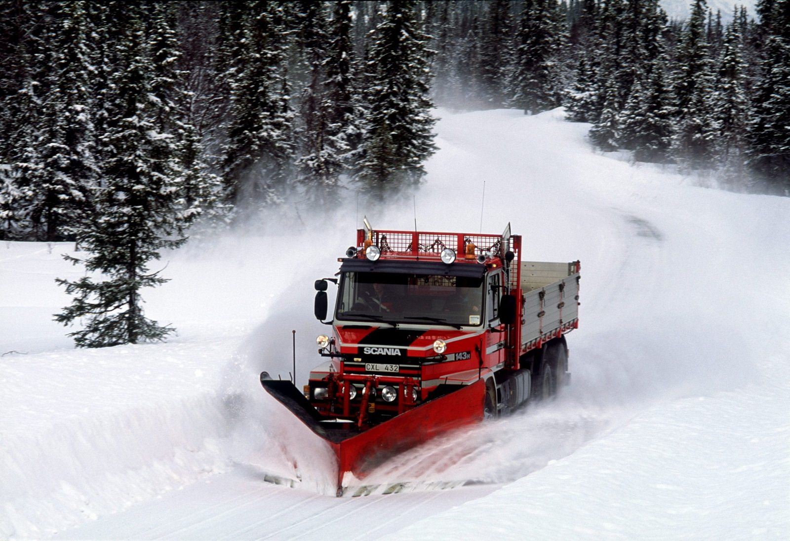 Снегоуборщик большой. Снегоуборочная Скания 2020. Скания зимник. Снегоуборочная машина КДМ Скания. Scania 3 снегоуборочная машина.