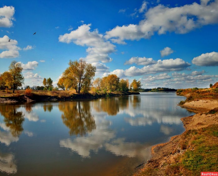 Река Иртыш осенью