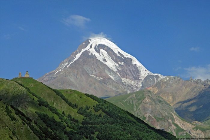 Гора Казбек самая высокая вершина Кавказа