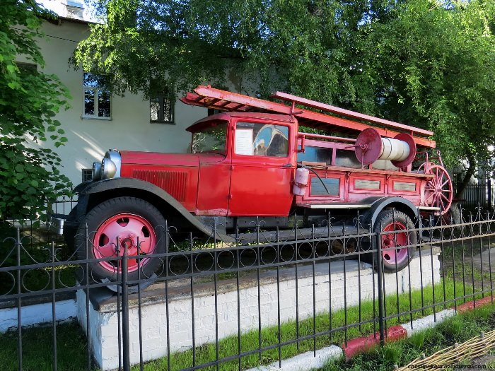 Полуторка пожарная машина