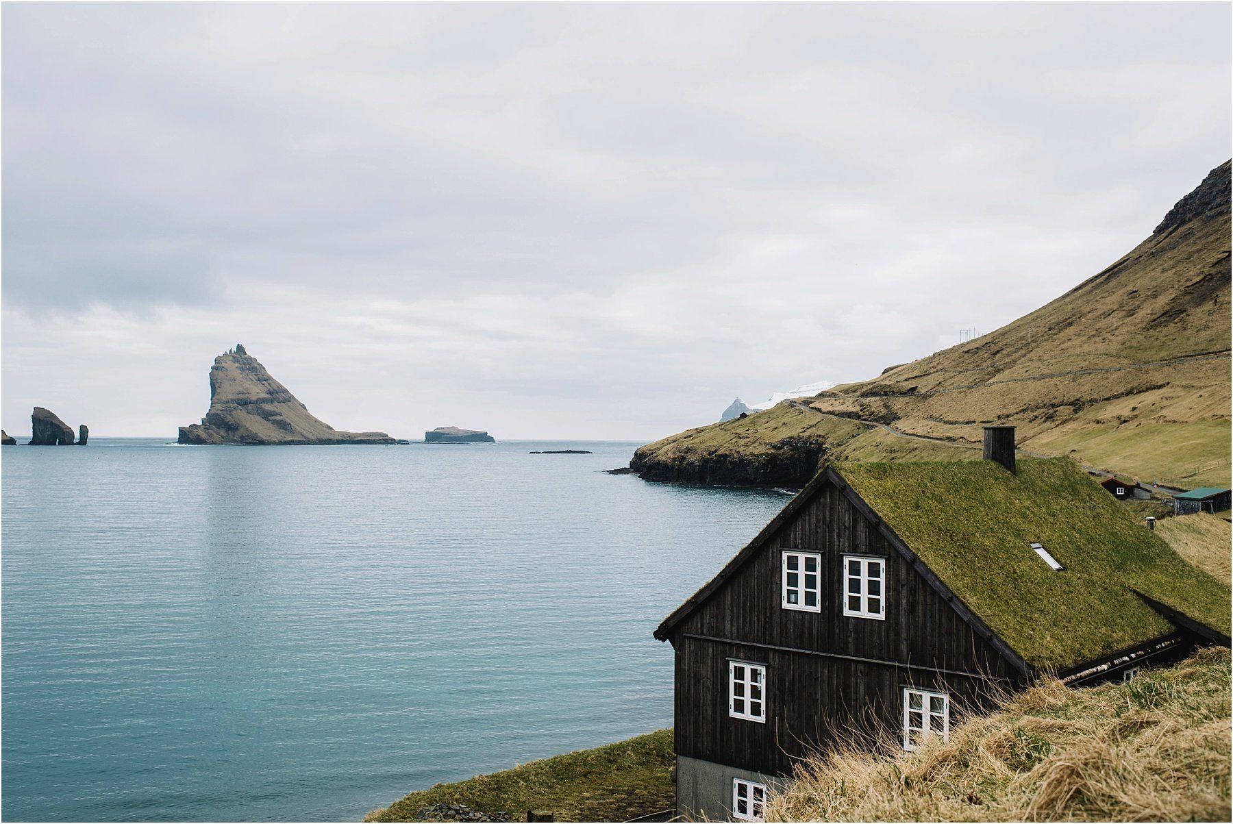 Кому принадлежат фарерские острова. Нордическая природа Фарерские острова. Фарерские острова Викинги. Фарерские острова ночью. Скандинавские острова.