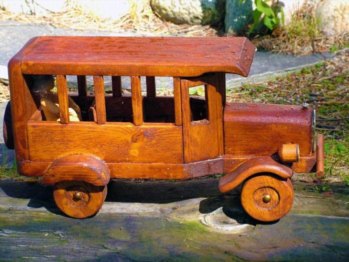 Старинные машины из дерева