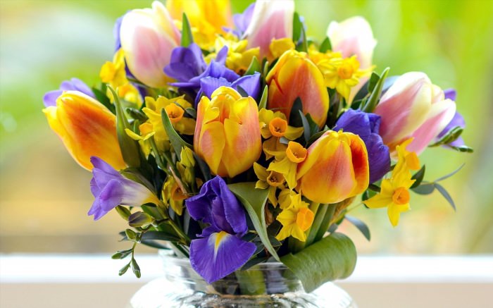Весенний букет с тюльпанами