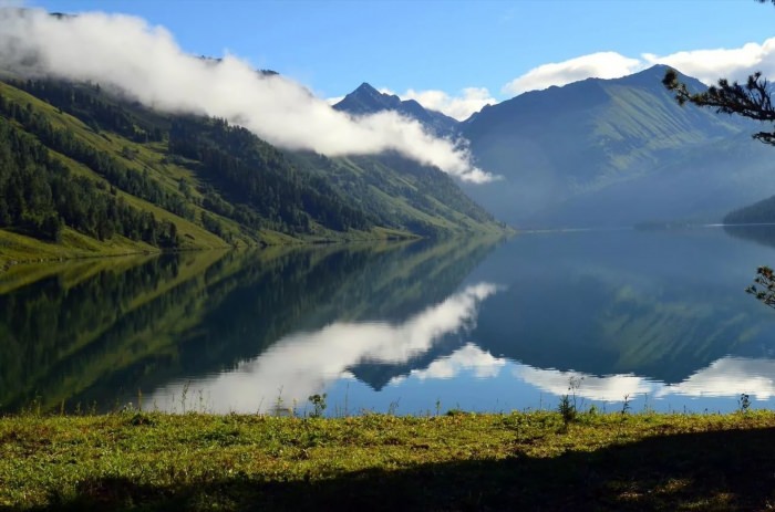 Тайменье озеро Алтай