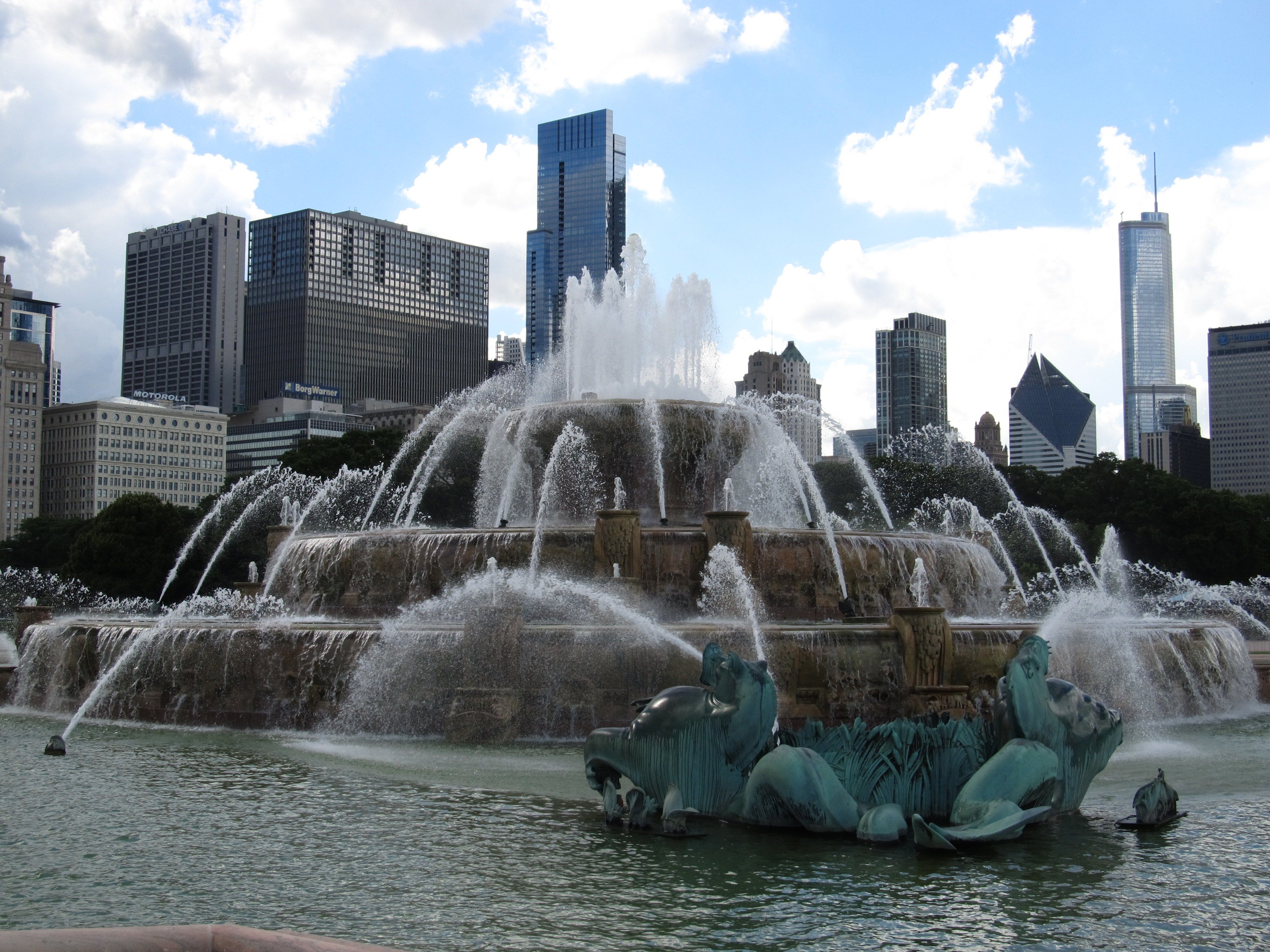 The eye fountain. Фонтан в Чикаго. Grant Park, Чикаго. Букингемский фонтан достопримечательности Чикаго. Фонтан парк Миллениум Чикаго.