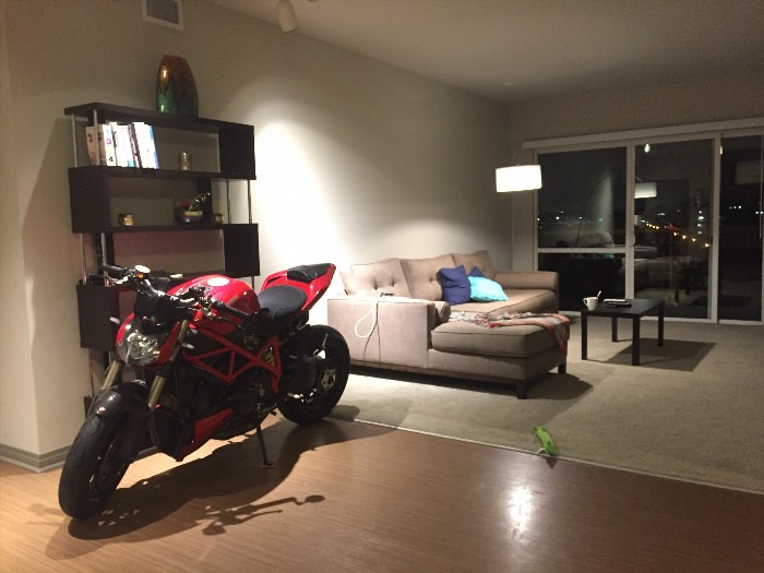 Мотоцикл в доме