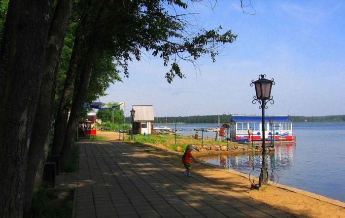 Парк в Солнечногорске на озере