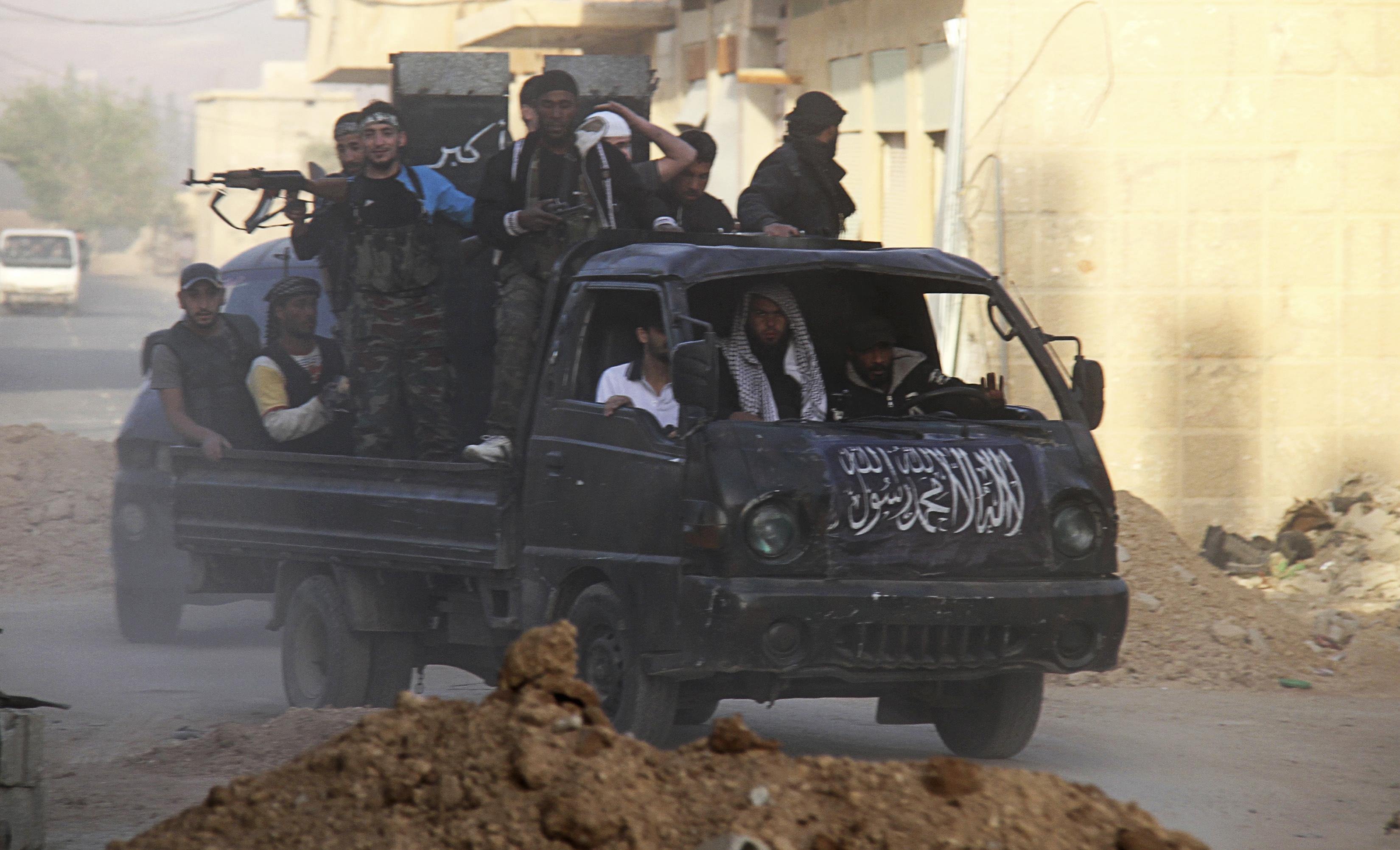 Бойцы расстреляли машину с террористами. Шахид мобиль в Сирии. Джихад мобиль Тойота. Toyota Hilux ИГИЛ.