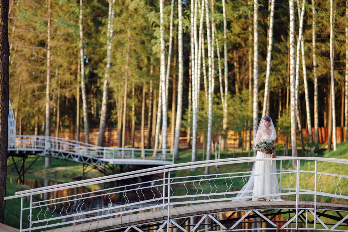 Загородные площадки для свадьбы. Бабин двор свадьба. Свадьба у озера в Подмосковье. Красивые места для свадьбы в Подмосковье. Загородная площадка для свадьбы.