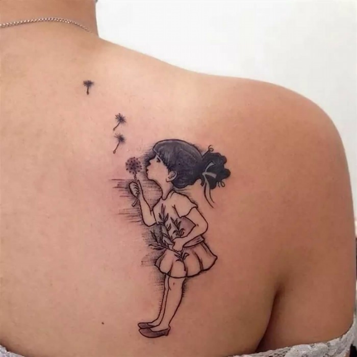 Женские татуировки на лопатке