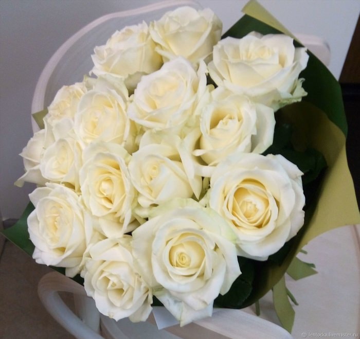 Самые красивые букеты из белых роз