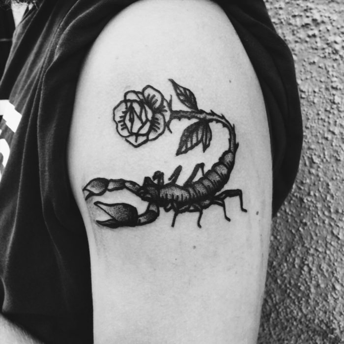 Татуировки со скорпионами для девушек