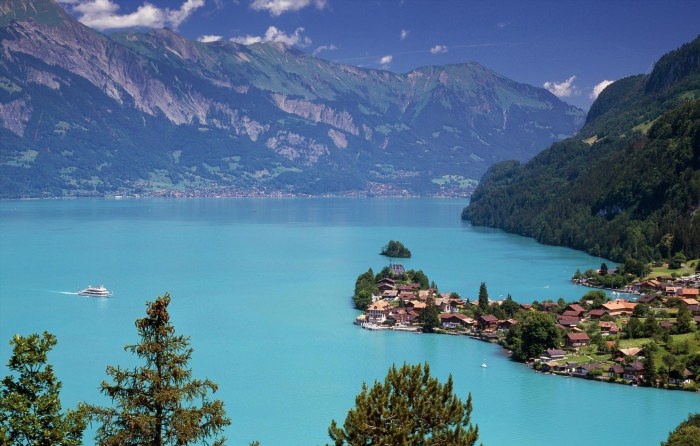 Озеро в Швейцарии