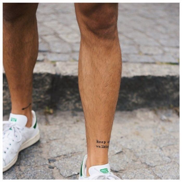 Маленькие татуировки на ноге для мужчин