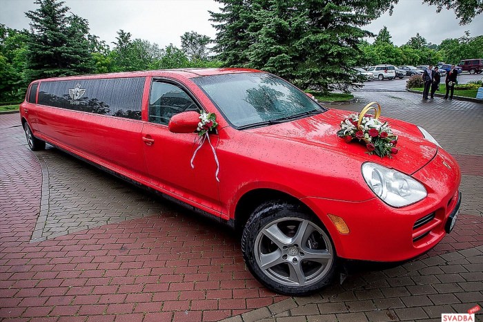 Красный лимузин на свадьбу