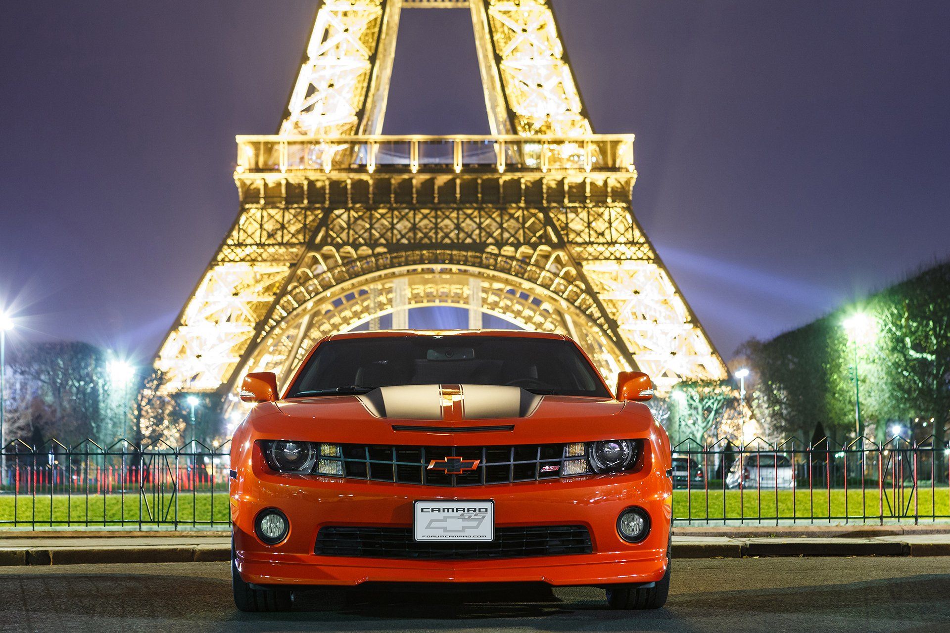 Автомобили Франции. Машины в Париже. Французские авто. Марка машины с башней.