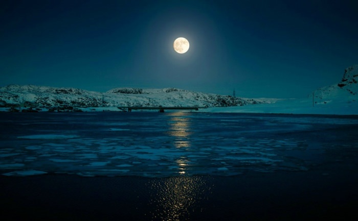 Лунная ночь над морем