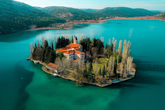 Монастырь на острове Хорватия