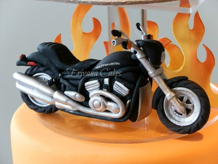 Мотоцикл из мастики