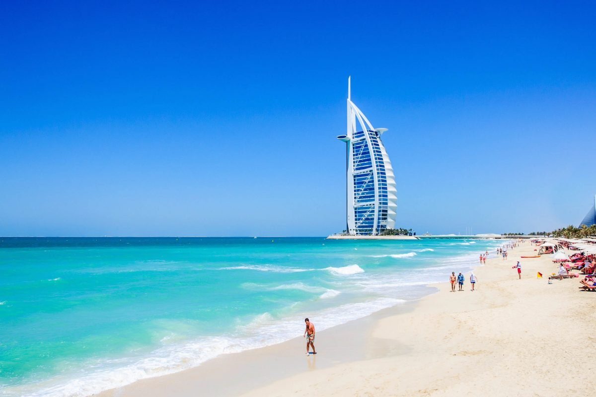 В каких эмиратах лучше отдыхать. ОАЭ Дубай пляж Джумейра. Пляж Джумейра Бич в Дубае. Бурдж Бич Дубай пляж. Мадинат пляж Дубай.