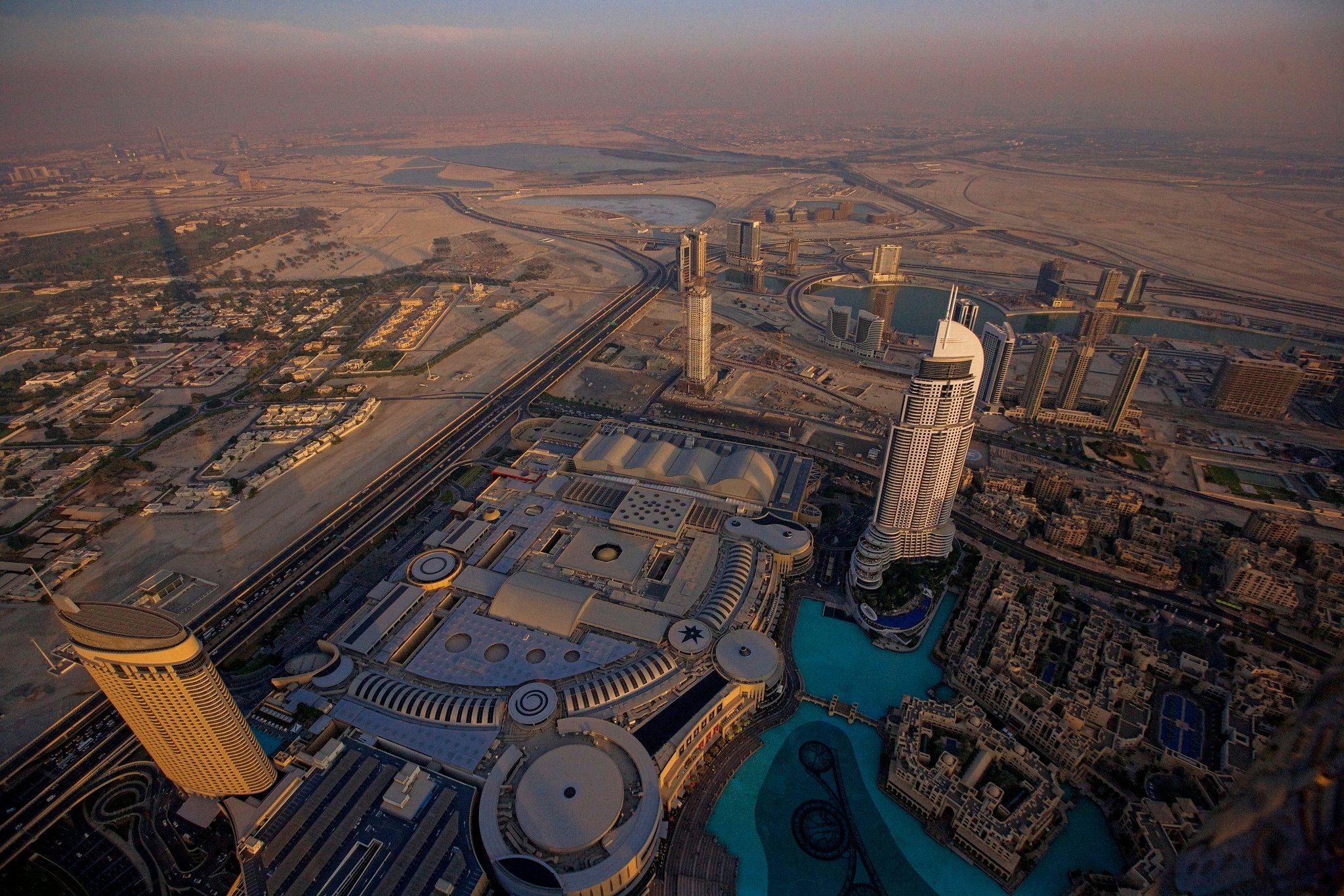 Описание халифа. Бурдж-Халифа Дубай. Вид с Бурдж-Халифа в Дубае. Бурдж Халифа 2023. Высота Бурдж Халифа в Дубае.