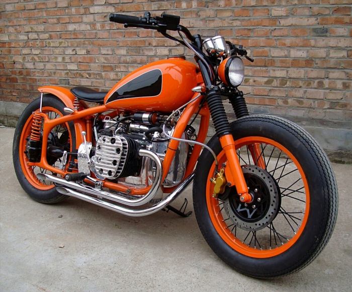 Мотоцикл Днепр оранжевый