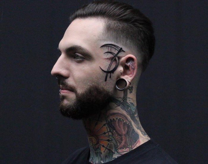 Мужские татуировки на лице