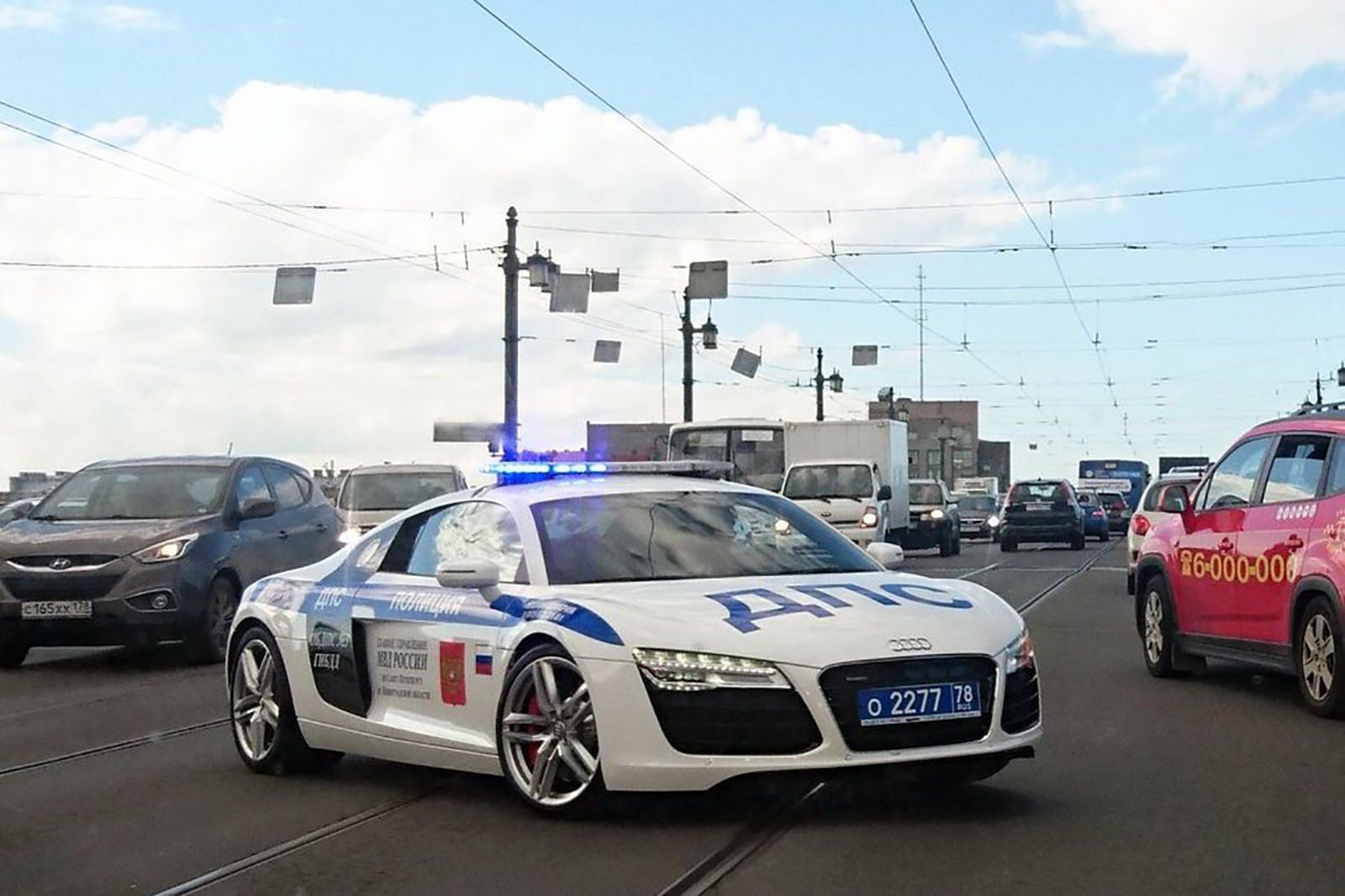Полицейские машины рублевки. Ауди р8 ДПС. Ауди р8 полиция Питер. Audi r8 ДПС Санкт-Петербург. Audi r8 СПБ ДПС.
