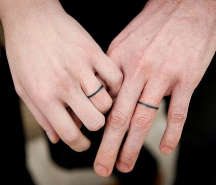 Тату кольцо на пальце