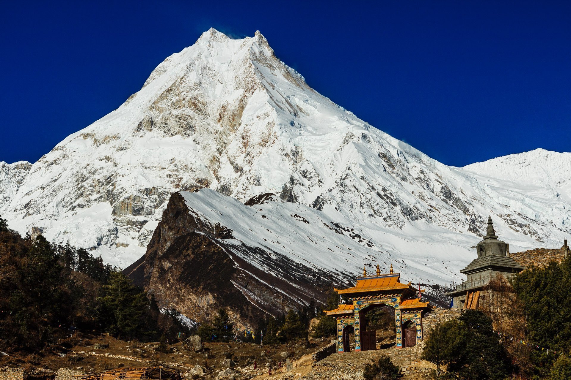 Непал гималаи. Гора Манаслу Гималаи. Гималаи Непал Тибет. Непал горы Гималаи.