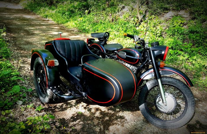Тюнингованный мотоцикл Урал с коляской