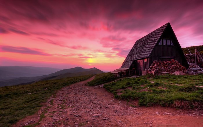 Одинокий дом в горах