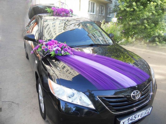 Машина на свадьбу фиолетовая