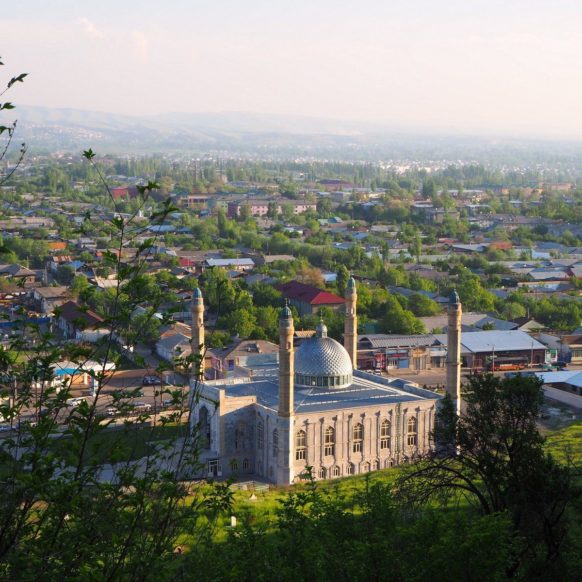 Ош. Сулайман ТОО мечети. Сулейман в Оше фото. Столица Киргизии сейчас горы. СДЭК город Ош Киргизия.