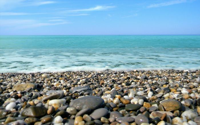 Галечный пляж Сочи